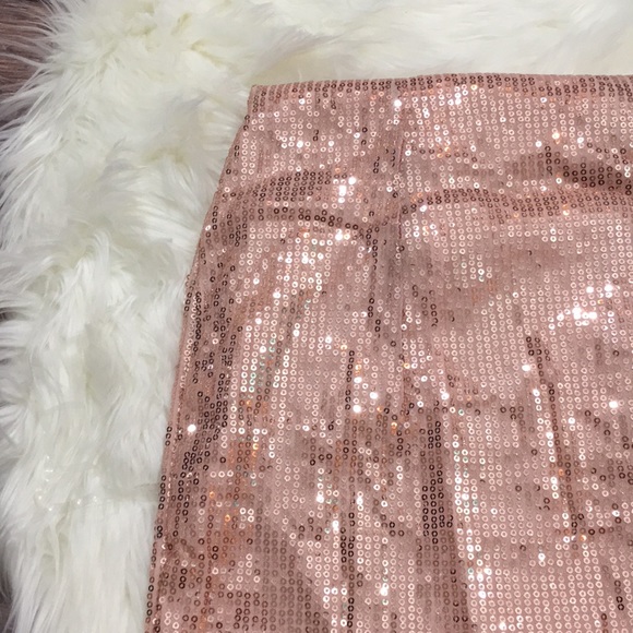 LAST CHANCE Rose Sequin Dress - Picture 5 of 5