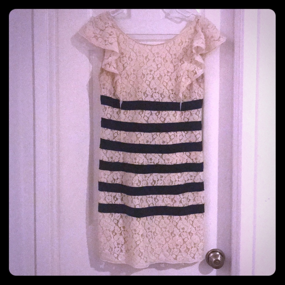 Bcbg lace dress size 4