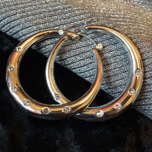 Lightweight hoops with sparkling accents