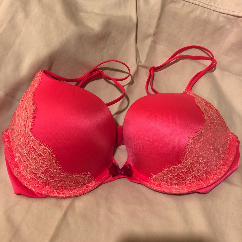 32D - VS VERY SEXY PUSH-UP WITH LACE