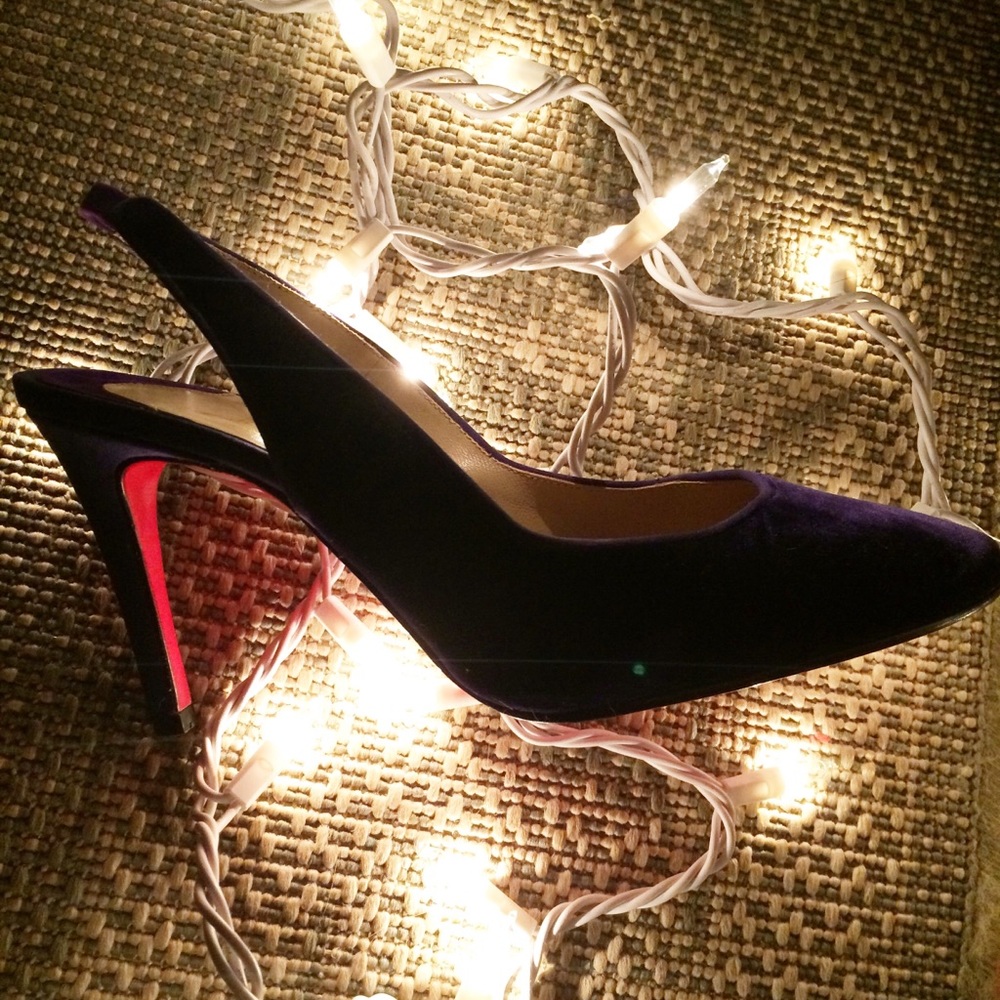LAST CHANCE NWOT Christian Louboutin Velvet Pumps