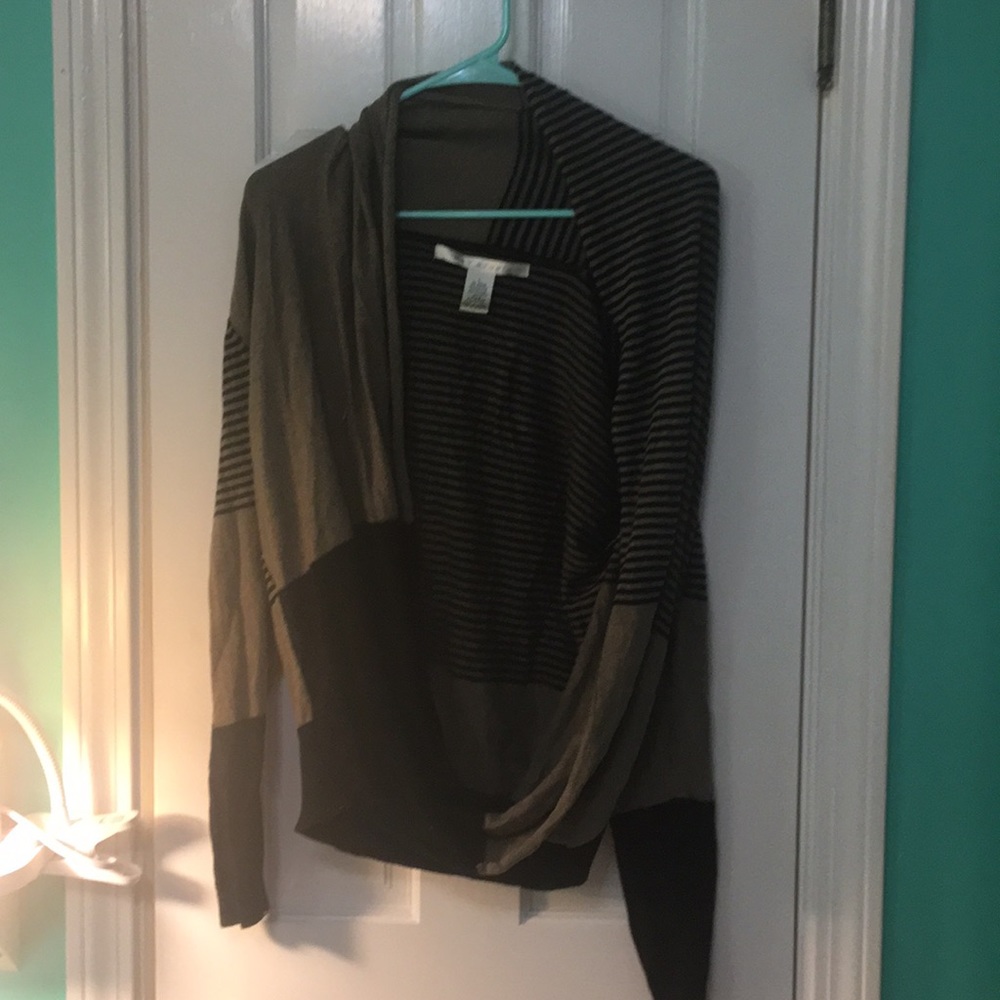 Text studio shirt size large