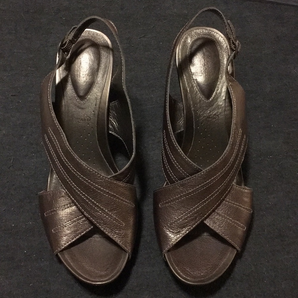NWB Silver grey Clark’s Sandals