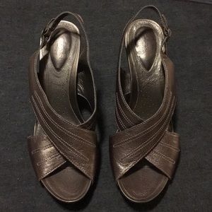NWB Silver grey Clark’s Sandals