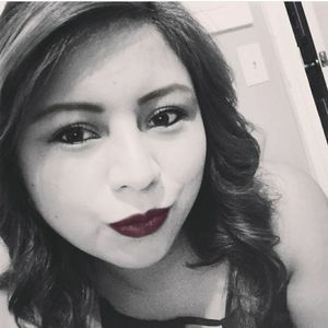 Meet your Posher, Yaneth