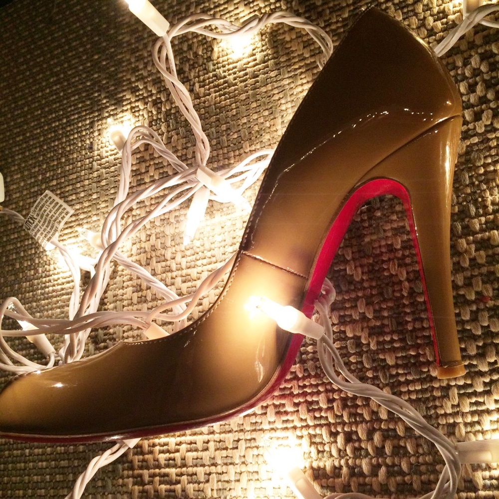 Christian Louboutin Nude Décolleté 868 Heels