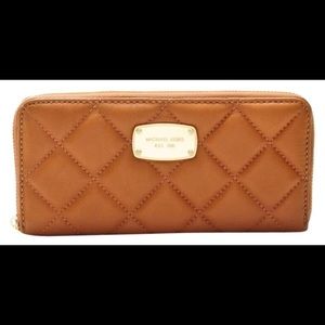 *HOLIDAY ALERT*BRAND NEW Michael Kors Quilt Wallet