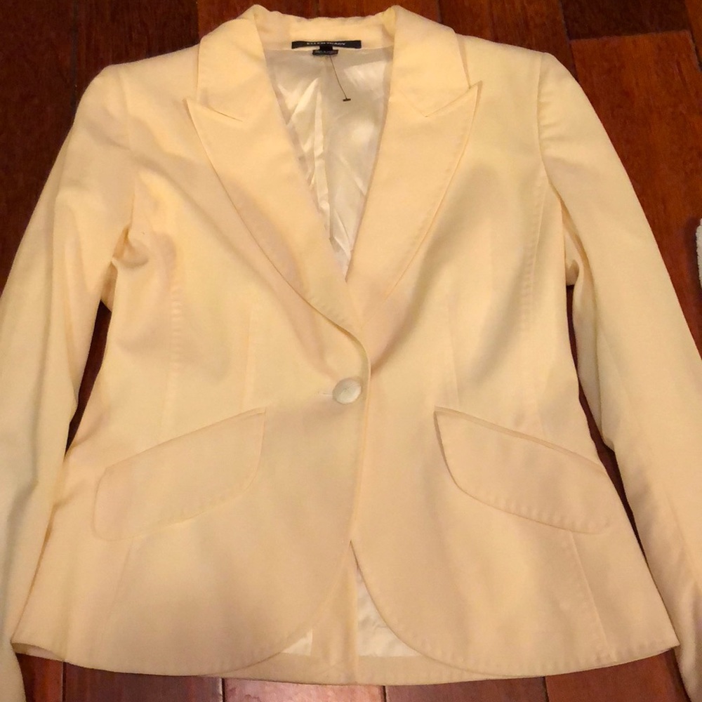 Classic Ellen Tracy Blazer !