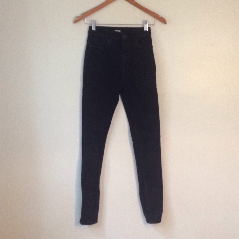 BDG Super High Rise Twig Black Jeans 25w 29L