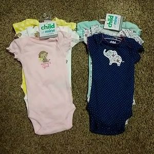 2 NWT 3 packs of newborn onesies
