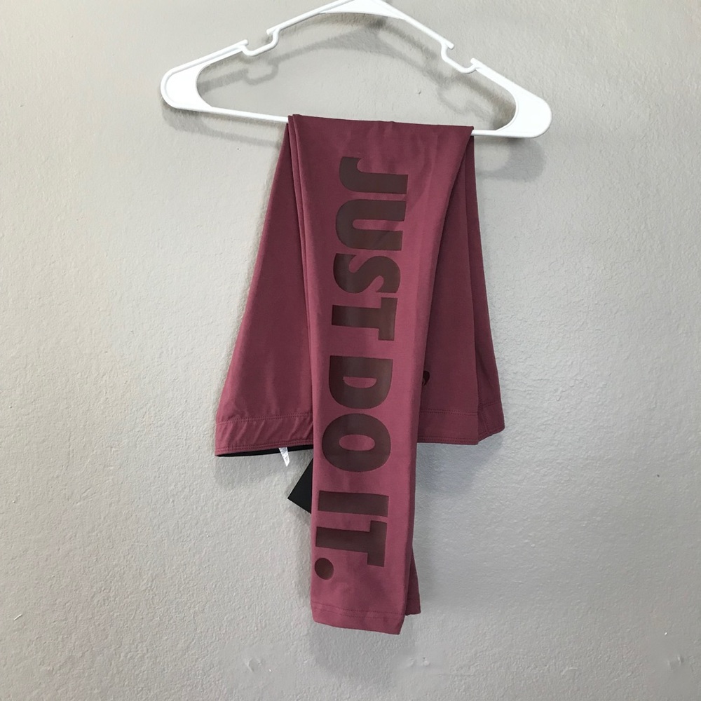Nike rouge Just Do It leggings NWT