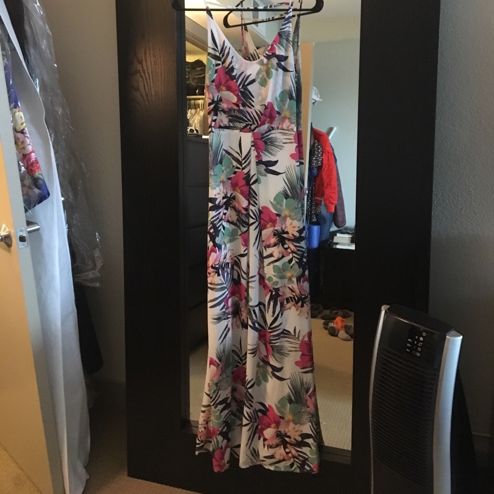Hawaiian print maxi dress - open back!