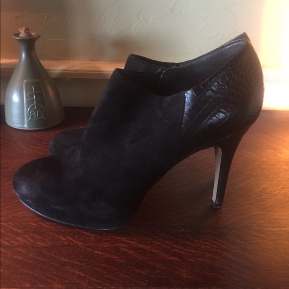 Vince Camuto black ankle boots. - Picture 2 of 5