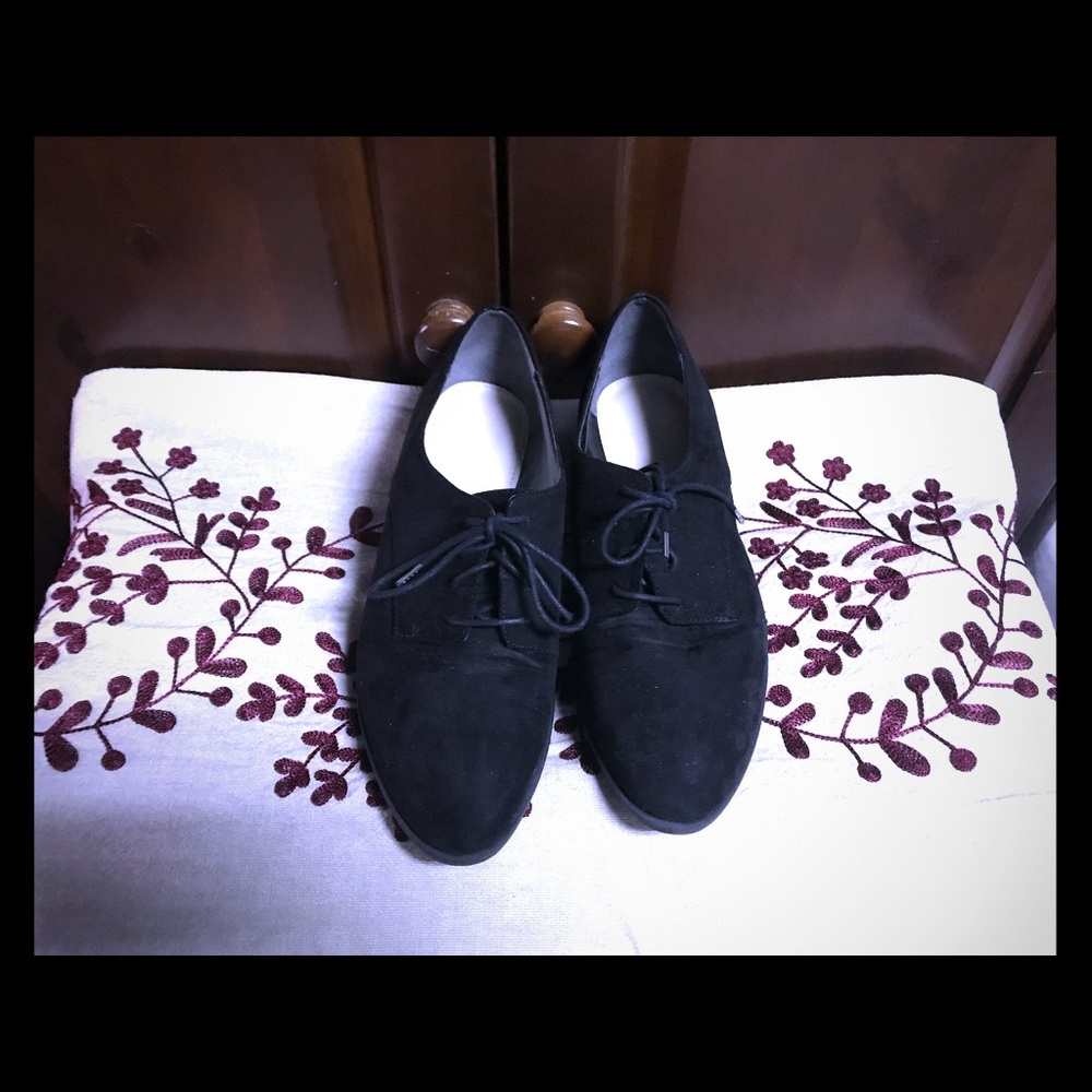 Black lace up oxford