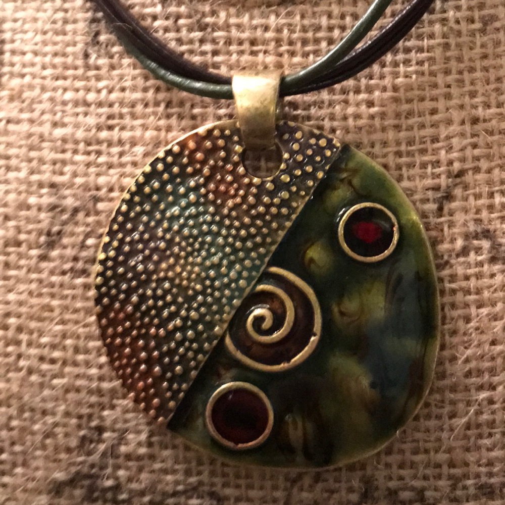 UNUSUAL CHICO’S NECKLACE