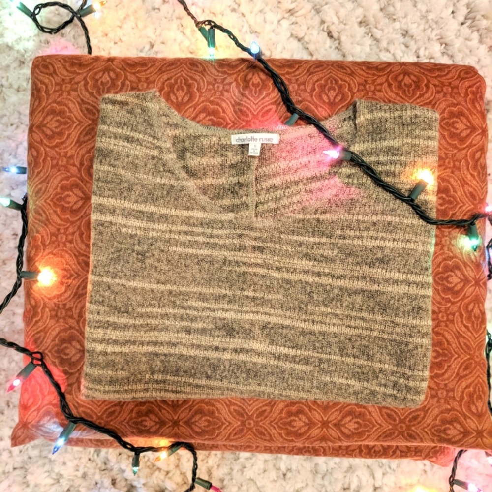 Thin sweater tee