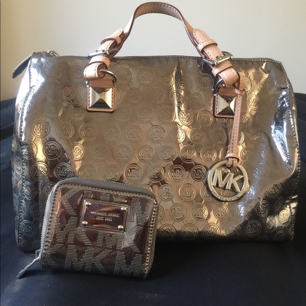 Silver tote and matching wallet