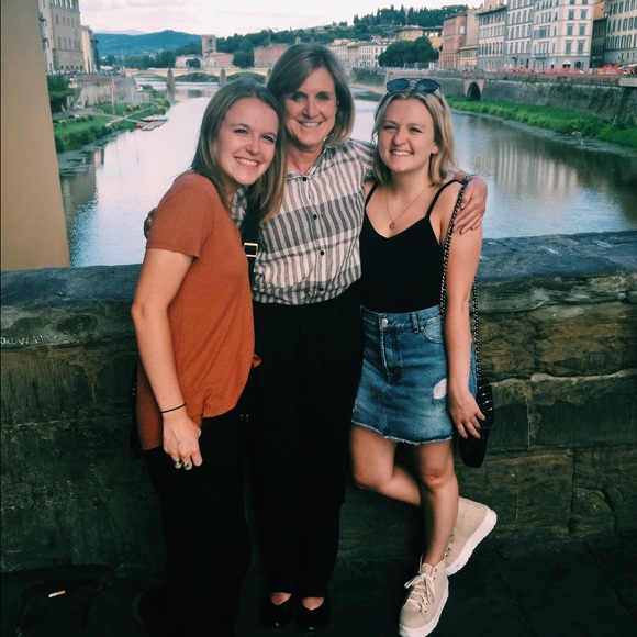 Meet your Posher, Ava - Picture 1 of 1