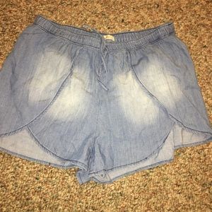 hollister flowy shorts