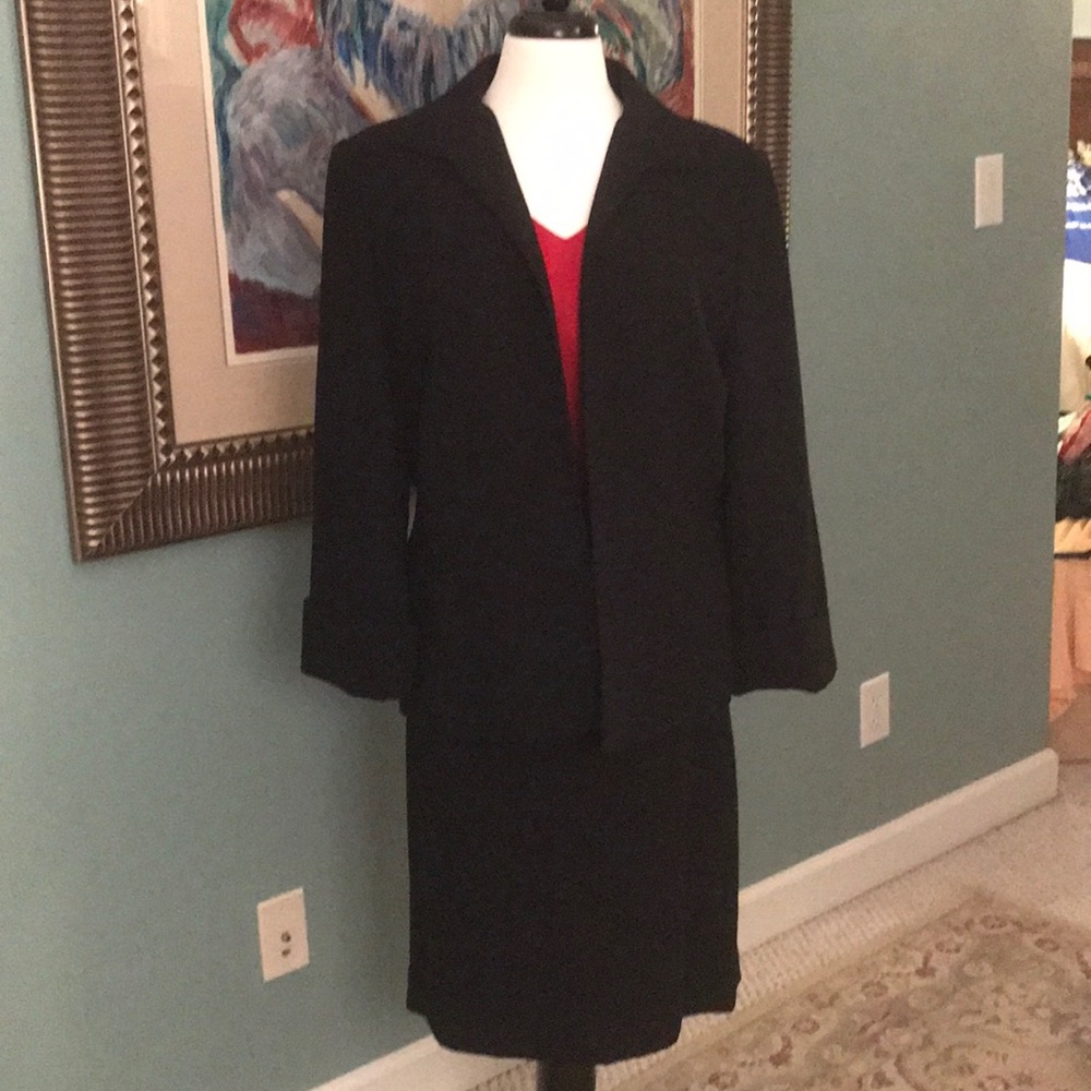 ** FINAL PRICE** AMANDA SMITH JACKET AND SKIRT