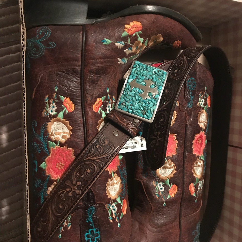 Cow girl boots and beutiful belt😍