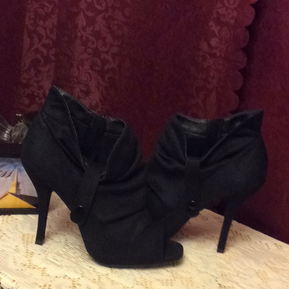 Suede shooties