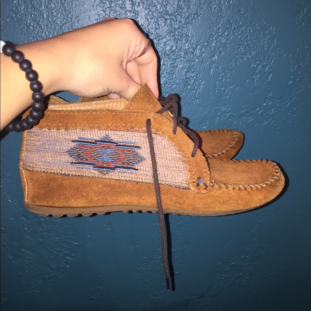 Minnetonka Short Moccasin
