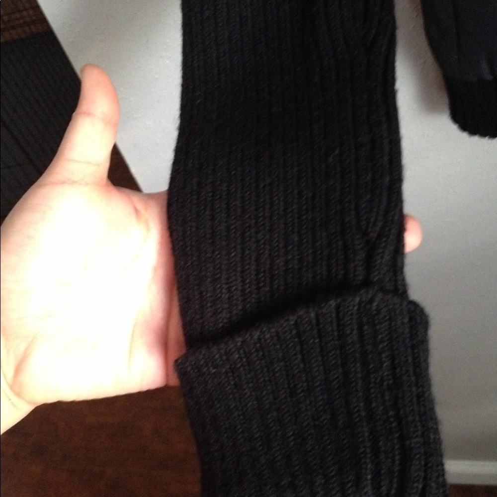 BCBG puffy jacket like new!! Make an Offer - Picture 7 of 8