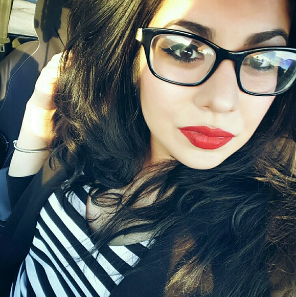 Meet your Posher, Angelica - Picture 1 of 1