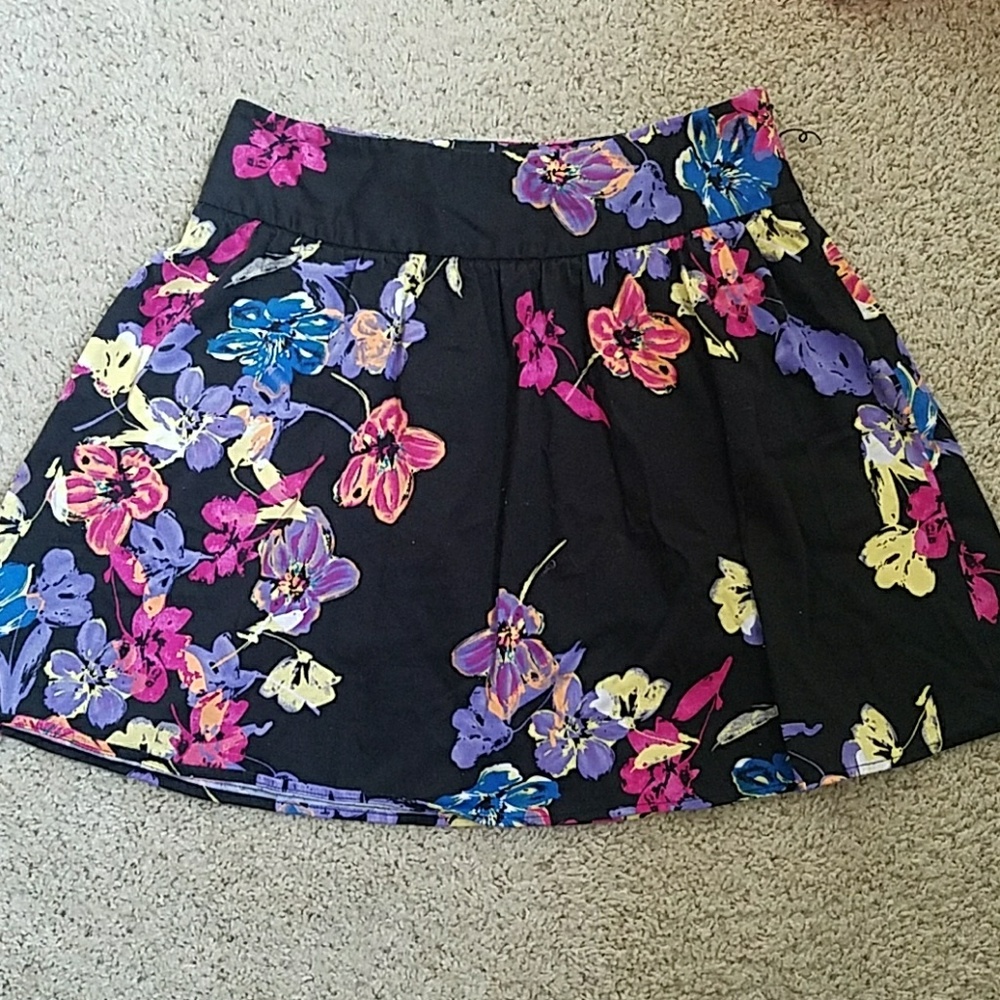 🔴4/$12 Floral skirt