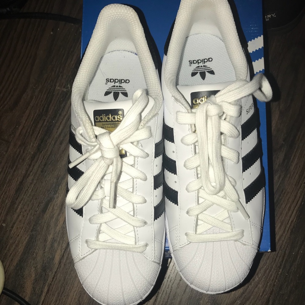 Adidas superstar sneakers kids size 5 (womens 7)