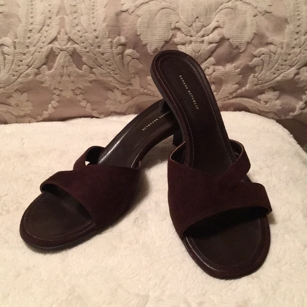 Suede chocolate brown shoes - low heel