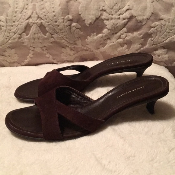 Suede chocolate brown shoes - low heel - Picture 2 of 6