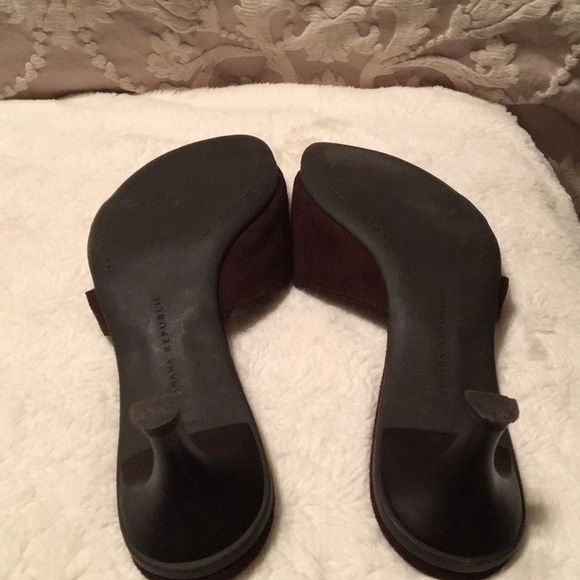 Suede chocolate brown shoes - low heel - Picture 4 of 6