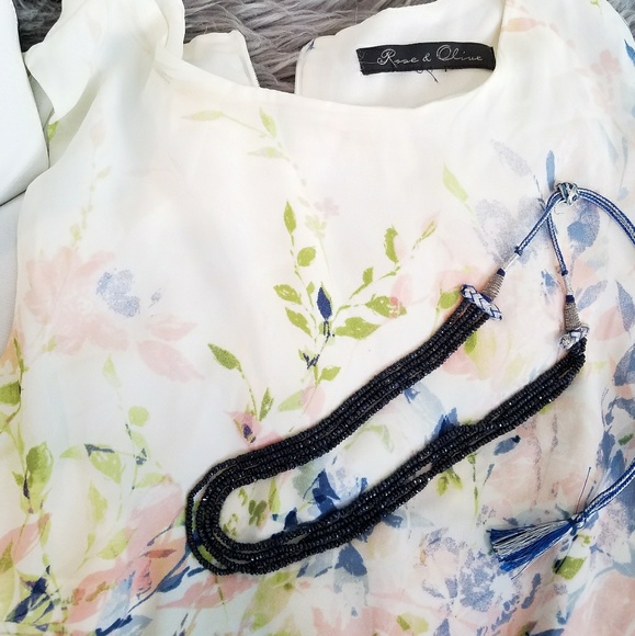 Rose and Olive Sleeveless Blouse - Picture 2 of 2