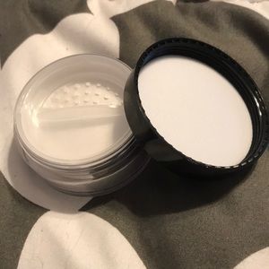 Sealed Studio Makeup HD Finishing Powder