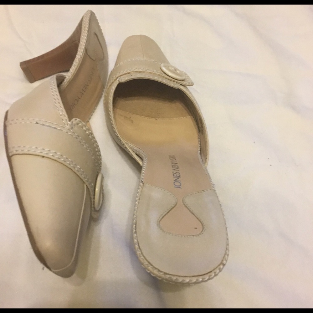 Jones NY Women’s  8 1/2 Bone Leather Slide.