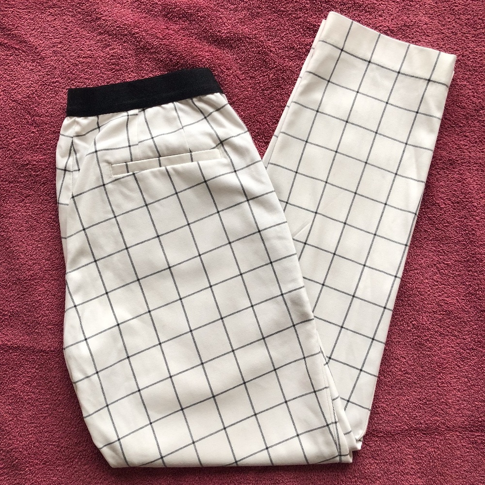 Uniqlo Chic White Checkered Pants
