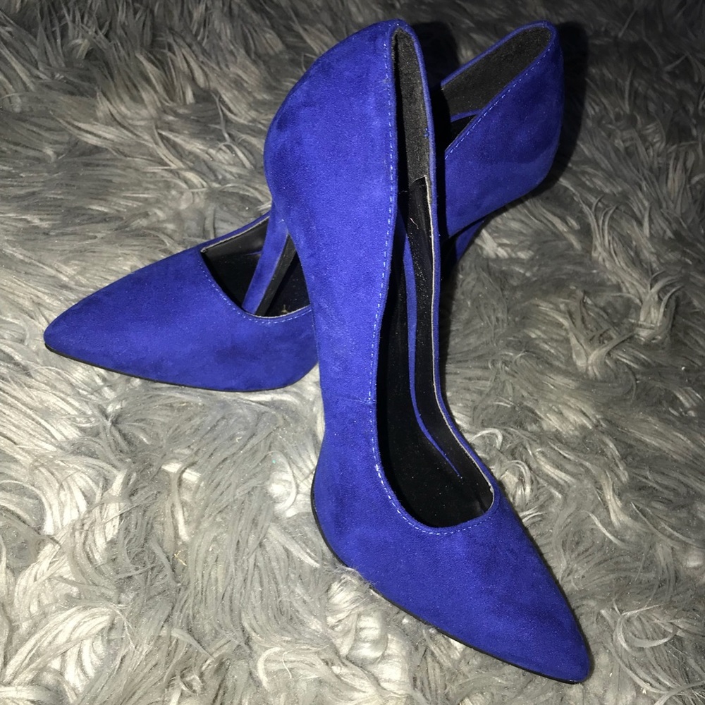 royal blue suede heels!