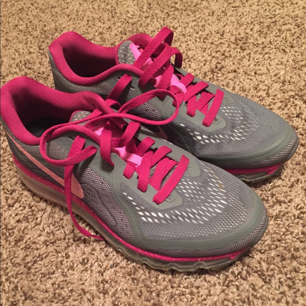 Nike Tennis Shoes