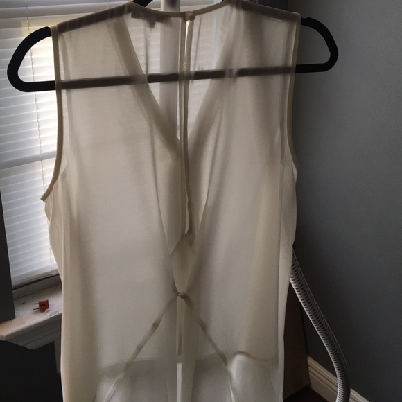 🎉Sheer Sleeveless Breaded Flowy Top - Picture 3 of 6