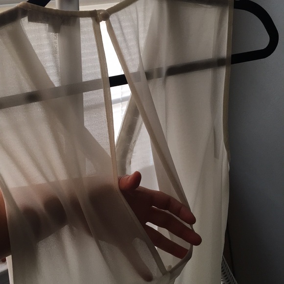 🎉Sheer Sleeveless Breaded Flowy Top - Picture 4 of 6