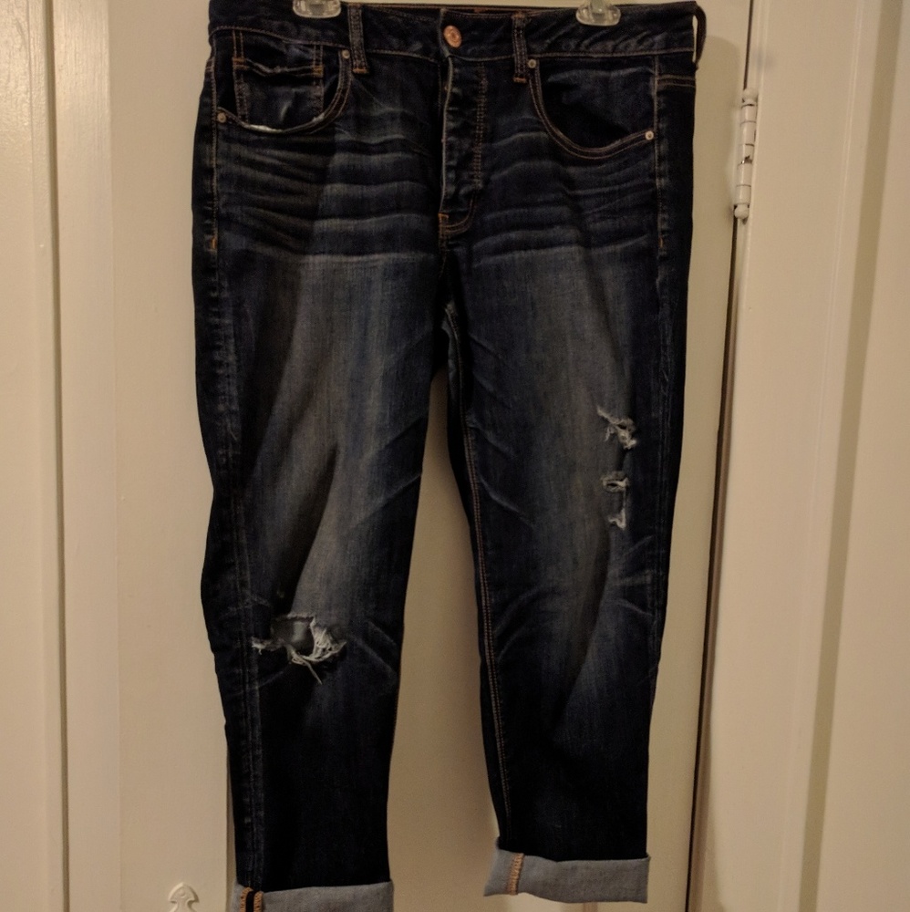 Boyfriend jeans, slightly stressed