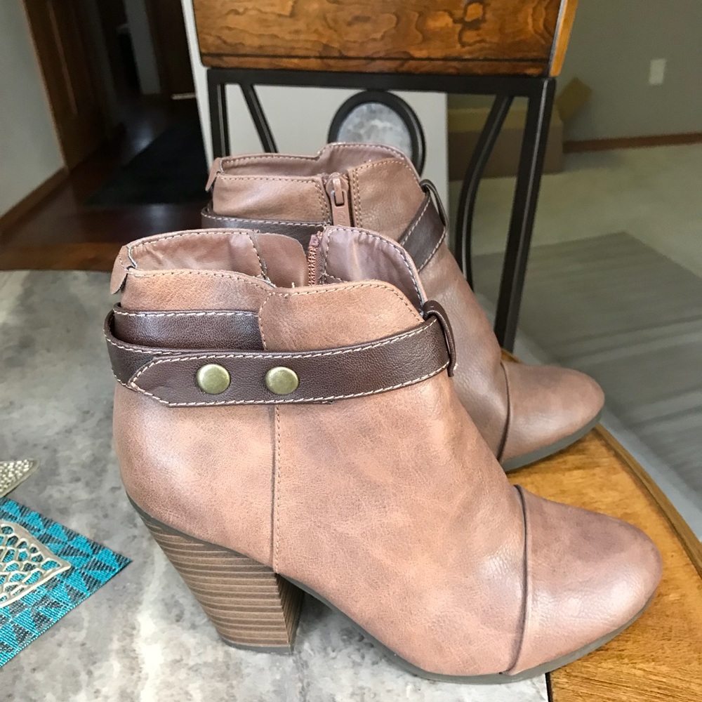 Tan 👢 - Picture 2 of 4