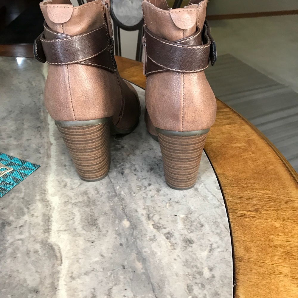 Tan 👢 - Picture 3 of 4