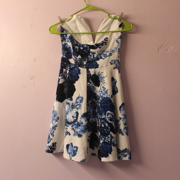 ❌SOLD❌ Lulus Strapless Blue Floral Dress - Picture 6 of 7