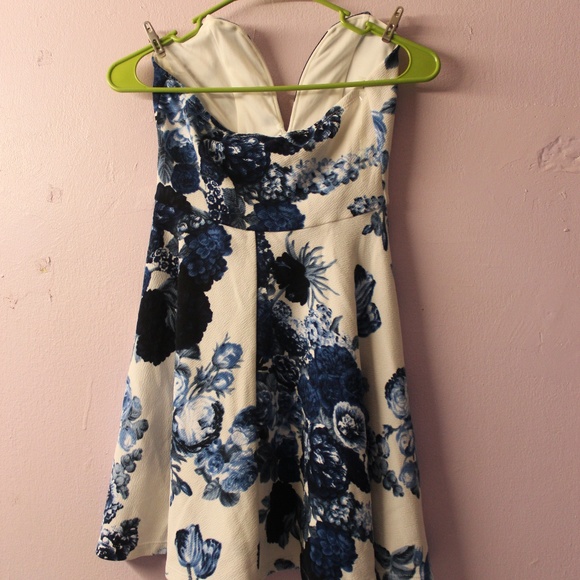 ❌SOLD❌ Lulus Strapless Blue Floral Dress - Picture 5 of 7
