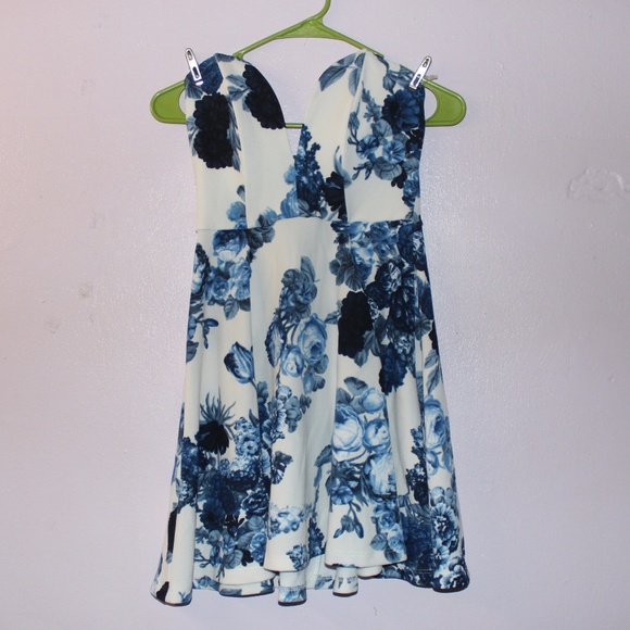 ❌SOLD❌ Lulus Strapless Blue Floral Dress - Picture 2 of 7