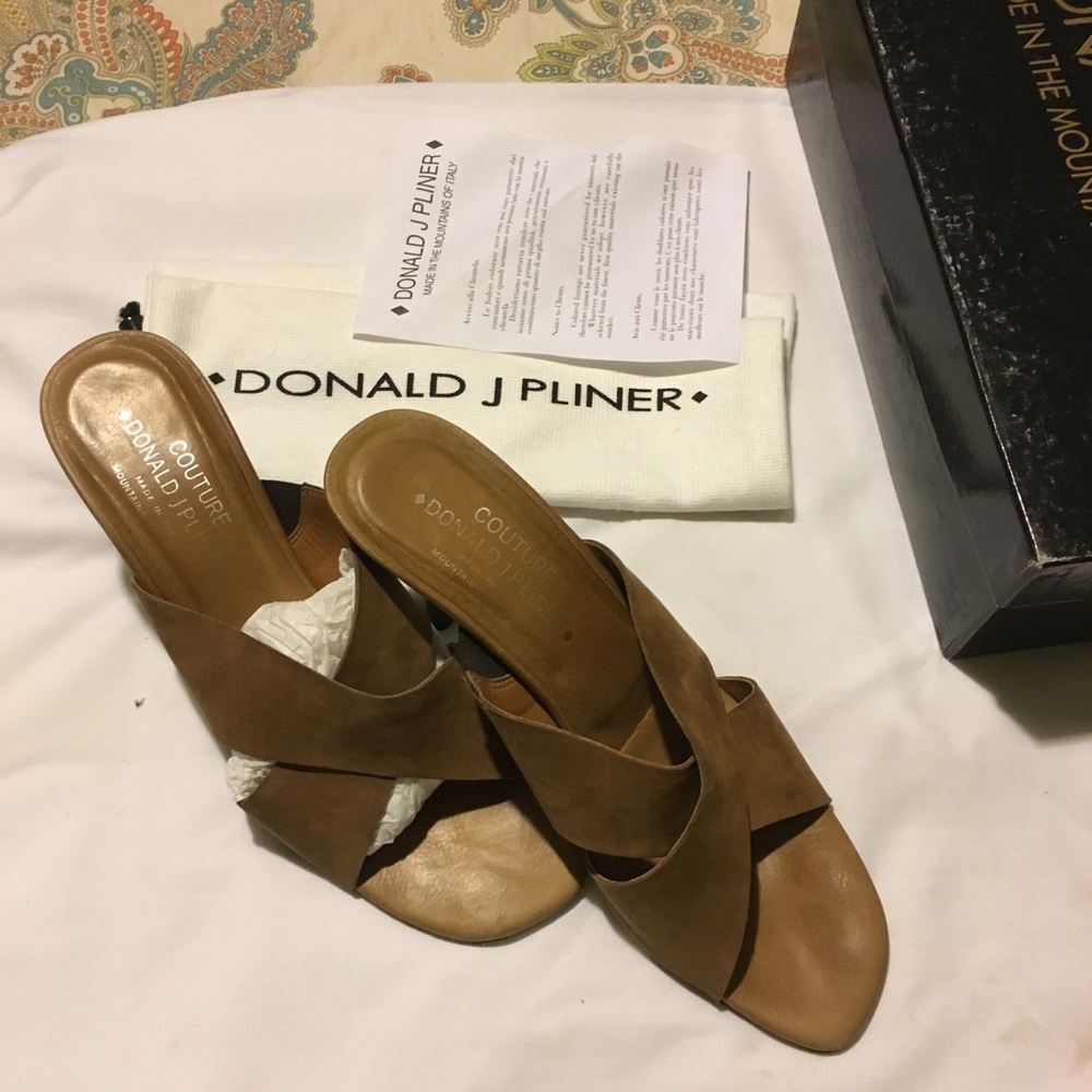 Donald J. Pliner “Norex-03” in Camel size 10