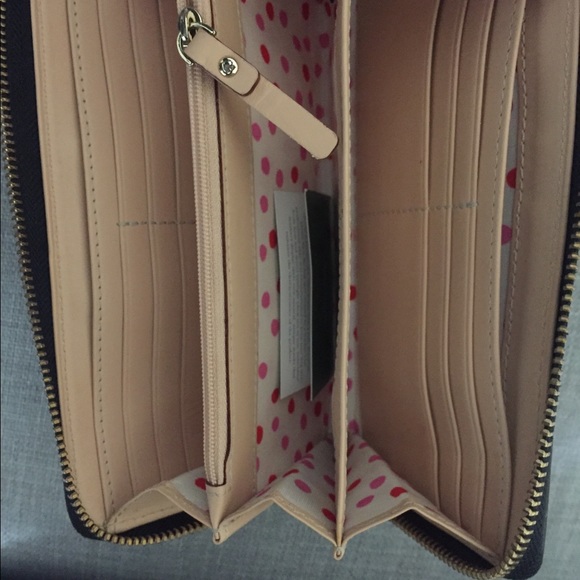 Kate Spade Zip Wallet - Picture 4 of 6